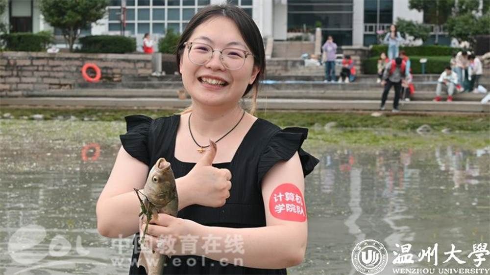 鱼在水里的人 AI 生成的内容可能不正确。